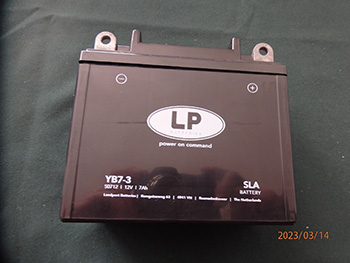 Piaggio akkumulátor pk 50 (mindenmodell) yb7-3  ,gyárilag zárt ,jobb + motor alkatrész